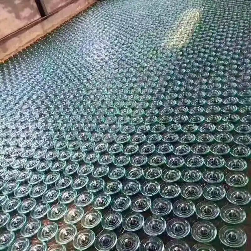 Стеклянные изоляторы: Руководство по выбору и стандартам